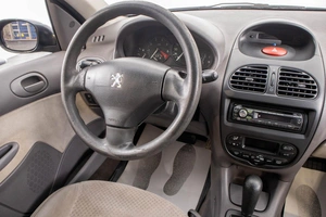 Хетчбэк Peugeot 206 2003 года, 389000 рублей, Барнаул