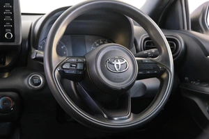 Хетчбэк Toyota Yaris 2021 года, 1229000 рублей, Омск