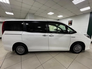 Минивэн Toyota Esquire 2015 года, 1695000 рублей, Ачинск