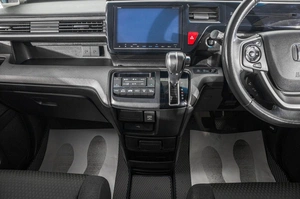 Минивэн Honda Stepwgn 2017 года, 1999000 рублей, Барнаул
