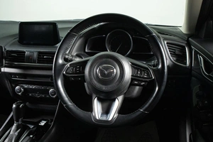 Седан Mazda Axela 2018 года, 1649000 рублей, Сургут