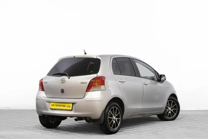 Хетчбэк Toyota Yaris 2009 года, 489000 рублей, Барнаул