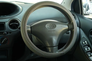 Хетчбэк Toyota Vitz 2000 года, 389000 рублей, Омск