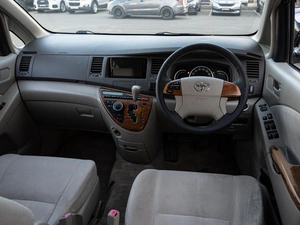 Минивэн Toyota Isis 2010 года, 1155000 рублей, Краснодар