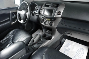 Внедорожник Toyota RAV4 2011 года, 1359000 рублей, Тюмень