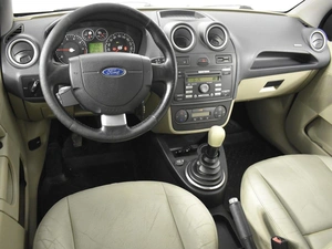 Хетчбэк Ford Fiesta 2006 года, 427100 рублей, Казань