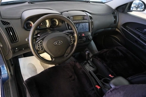 Хетчбэк Kia Ceed 2009 года, 899000 рублей, Омск