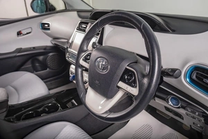 Лифтбек Toyota Prius 2016 года, 1849000 рублей, Томск