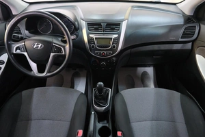 Седан Hyundai Solaris 2013 года, 849000 рублей, Омск