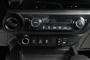 Пикап Toyota Hilux 2018 года, 2739000 рублей, Тюмень