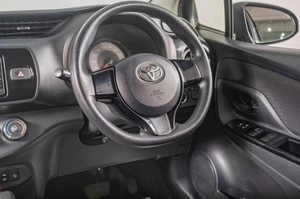 Хетчбэк Toyota Vitz 2018 года, 1029000 рублей, Томск