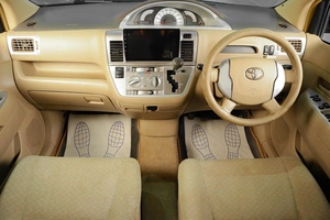 Минивэн Toyota Raum 2003 года, 559000 рублей, Тюмень