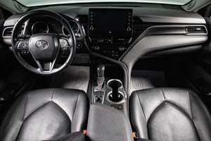 Седан Toyota Camry 2021 года, 3499000 рублей, Сургут