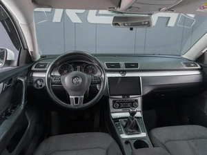 Седан Volkswagen Passat 2011 года, 1069000 рублей, Сургут