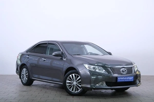 Седан Toyota Camry 2013 года, 2089000 рублей, Омск