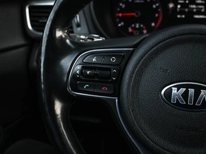 Седан Kia Optima 2017 года, 1934000 рублей, Кирилловка