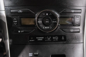 Хетчбэк Toyota Auris 2012 года, 1099000 рублей, Новокузнецк