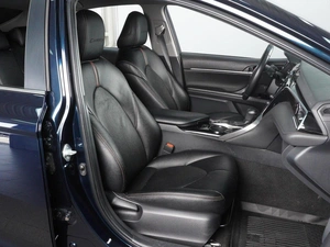 Седан Toyota Camry 2020 года, 2357040 рублей, Красный Пахарь