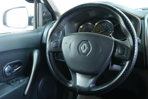 Седан Renault Logan 2016 года, 549000 рублей, Омск