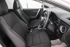 Хетчбэк Toyota Auris 2012 года, 1149000 рублей, Красноярск