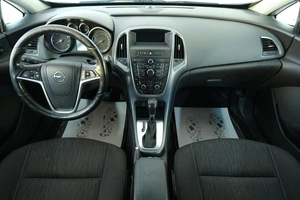 Хетчбэк Opel Astra GTC 2012 года, 799000 рублей, Омск