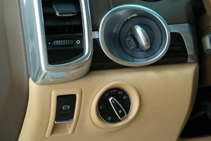 Внедорожник Porsche Cayenne S 2015 года, 3209000 рублей, Омск