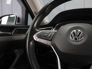 Седан Volkswagen Passat 2020 года, 2880000 рублей, Омск