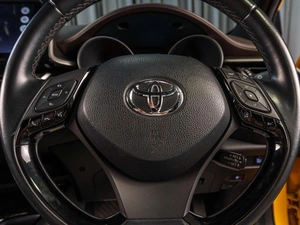 Внедорожник Toyota C-HR 2018 года, 1769000 рублей, Тюмень