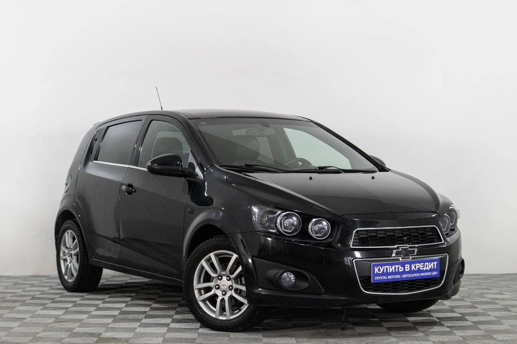 Хетчбэк Chevrolet Aveo 2014 года, 630000 рублей, Сургут