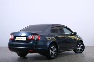 Седан Volkswagen Jetta 2010 года, 669000 рублей, Омск