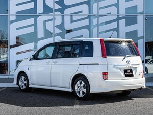 Минивэн Toyota Isis 2010 года, 1232000 рублей, Краснодар