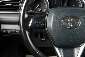 Седан Toyota Camry 2019 года, 2499000 рублей, Тюмень