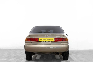 Седан Toyota Camry 2000 года, 649000 рублей, Барнаул