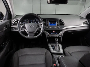 Седан Hyundai Elantra 2018 года, 1599000 рублей, Тюмень