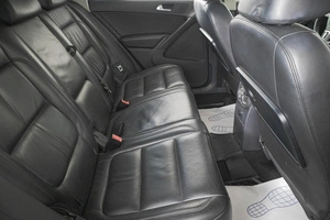 Внедорожник Volkswagen Tiguan 2010 года, 1099000 рублей, Кемерово