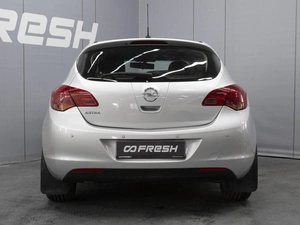 Хетчбэк Opel Astra 2011 года, 640000 рублей, Омск