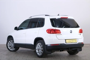 Внедорожник Volkswagen Tiguan 2012 года, 1319000 рублей, Омск