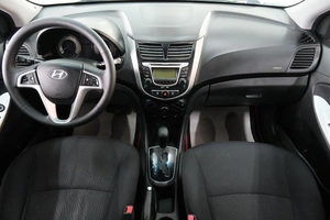 Седан Hyundai Solaris 2012 года, 869000 рублей, Омск