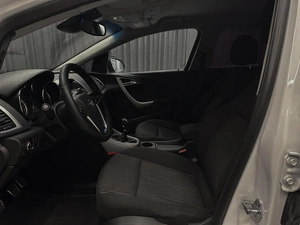 Хетчбэк Opel Astra 2012 года, 599000 рублей, Красноярск
