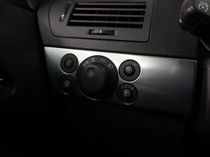 Хетчбэк Opel Astra 2011 года, 664000 рублей, Воронеж