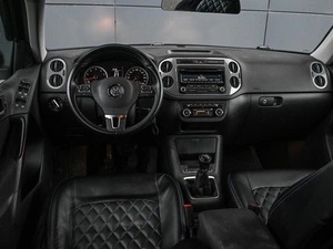 Внедорожник Volkswagen Tiguan 2012 года, 1000000 рублей, Кирилловка