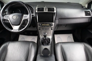 Седан Toyota Avensis 2011 года, 1439000 рублей, Оренбург