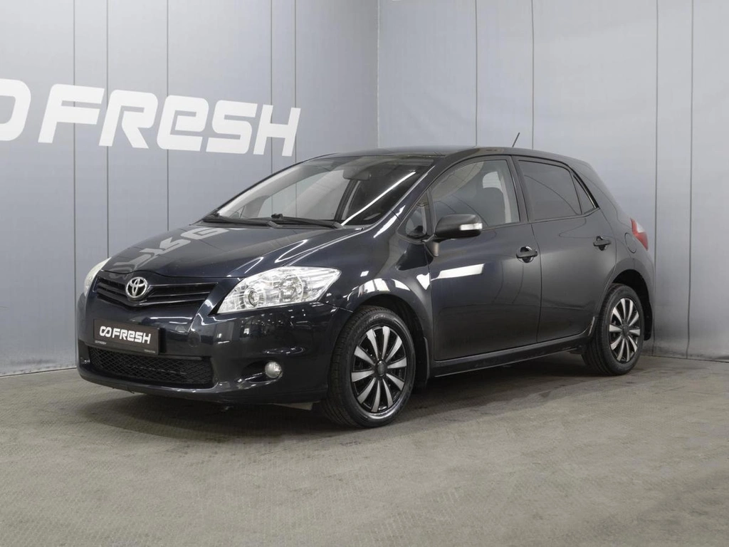 Хетчбэк Toyota Auris 2012 года, 1099000 рублей, Омск