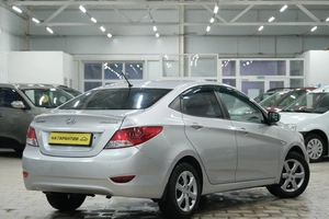 Седан Hyundai Solaris 2013 года, 769000 рублей, Омск
