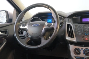 Хетчбэк Ford Focus 2012 года, 829000 рублей, Омск