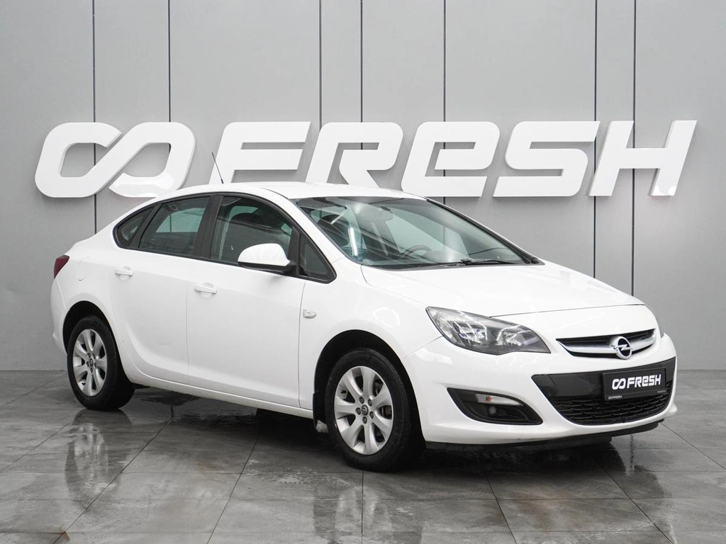 Седан Opel Astra 2014 года, 924000 рублей, Воронеж