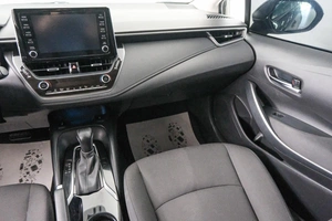 Седан Toyota Corolla 2019 года, 1899000 рублей, Красноярск
