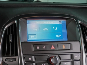 Универсал Opel Astra 2012 года, 879000 рублей, Воронеж