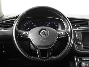 Внедорожник Volkswagen Tiguan 2017 года, 1965200 рублей, Казань