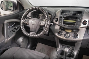 Внедорожник Toyota RAV4 2011 года, 1499000 рублей, Томск